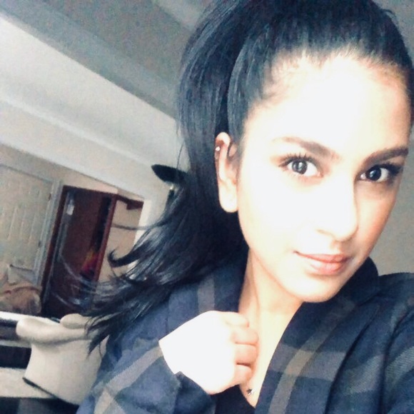 Meet your Posher, Farah - Picture 4 of 5